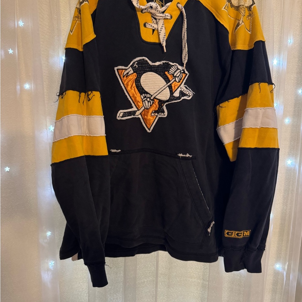 CCM Black and Yellow Hockey Sweater Pittsburgh Penguins